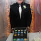 Image for article titled iPhone Wedding Cake Makes Geek Happy